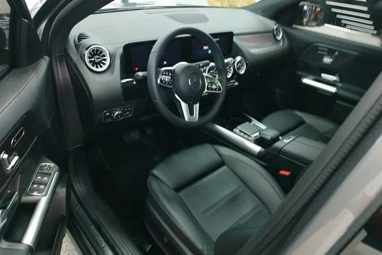 Used Mercedes-Benz GLA 2023 GLA 220 Left Front Seat