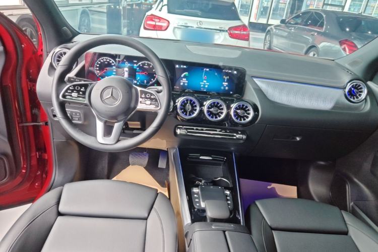Used Mercedes-Benz GLA 2023 GLA 220 Center Console