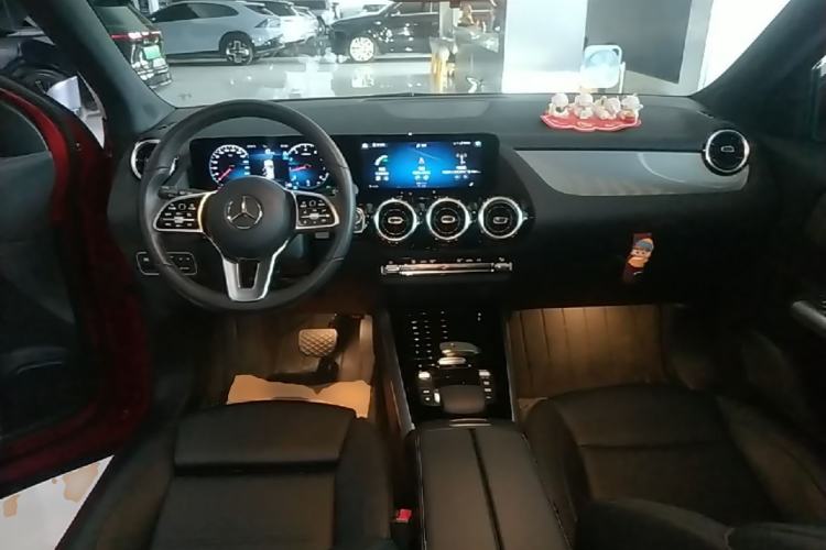 Used Mercedes-Benz GLA 2023 GLA 200 Center Console