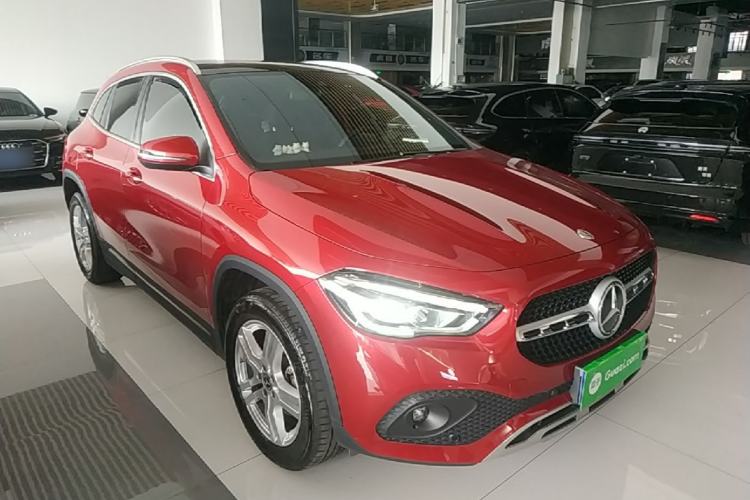 Used Mercedes-Benz GLA 2023 GLA 200 Front Right 45 Deg