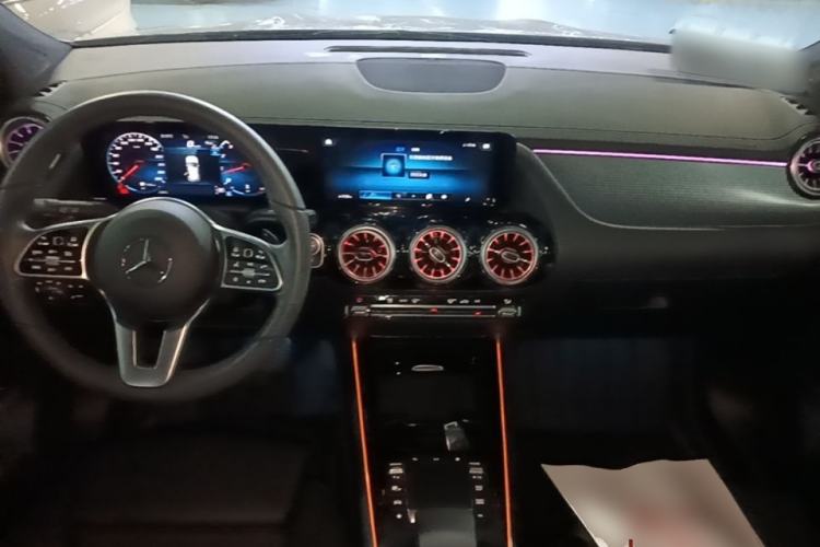 Used Mercedes-Benz GLA 2023 GLA 220 Center Console