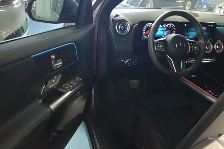Used Mercedes-Benz GLA 2023 GLA 220 Driver Seat