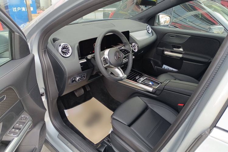 Used Mercedes-Benz GLA 2023 Facelifted GLA 200 Interior 2