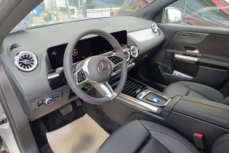 Used Mercedes-Benz GLA 2023 Facelifted GLA 200 Interior 3