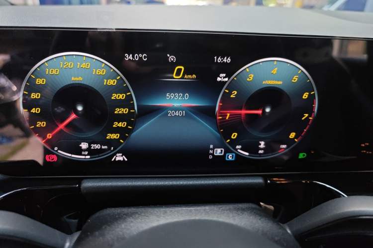 Used Mercedes-Benz GLA 2023 GLA 220 Odometer Close Up