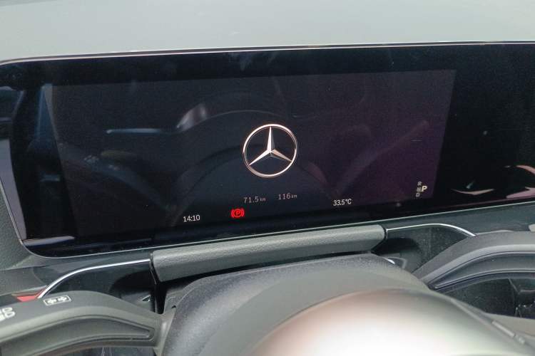 Used Mercedes-Benz GLA 2023 Facelifted GLA 200 Odometer Close Up