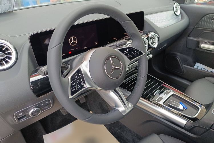 Used Mercedes-Benz GLA 2023 Facelifted GLA 200 Steering Wheel