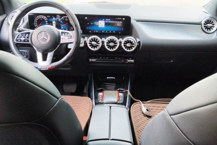 Used Mercedes-Benz GLA 2023 GLA 220 Center Console