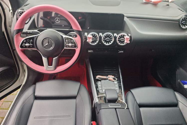 Used Mercedes-Benz GLA 2023 GLA 220 Center Console