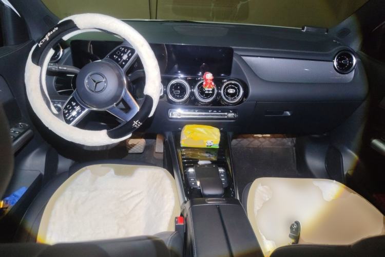 Used Mercedes-Benz GLA 2023 GLA 200 Center Console