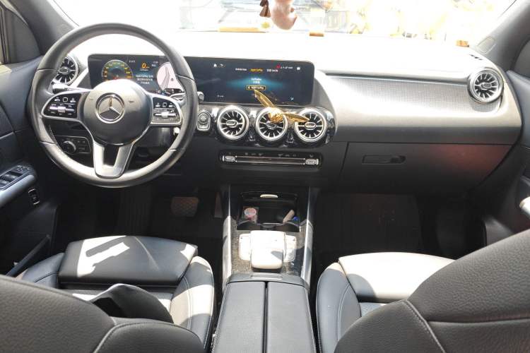 Used Mercedes-Benz GLA 2023 GLA 220 Center Console