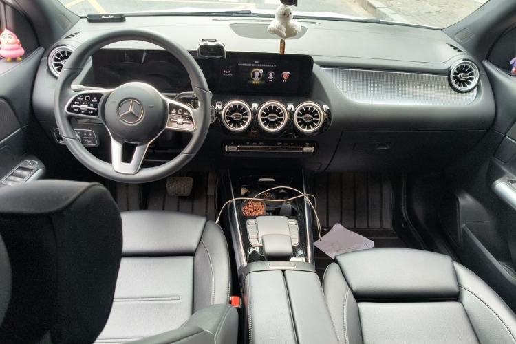 Used Mercedes-Benz GLA 2023 GLA 220 Center Console