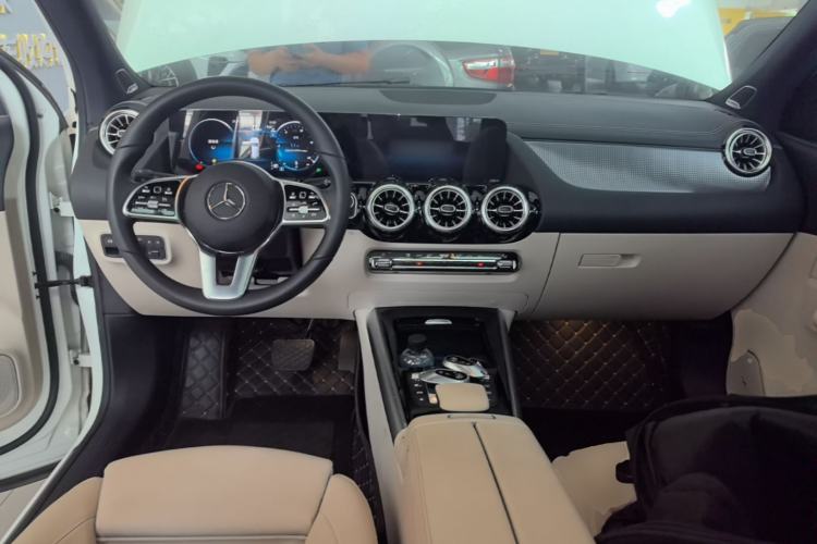 Used Mercedes-Benz GLA 2023 GLA 220 Center Console