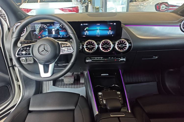 Used Mercedes-Benz GLA 2023 GLA 220 Center Console