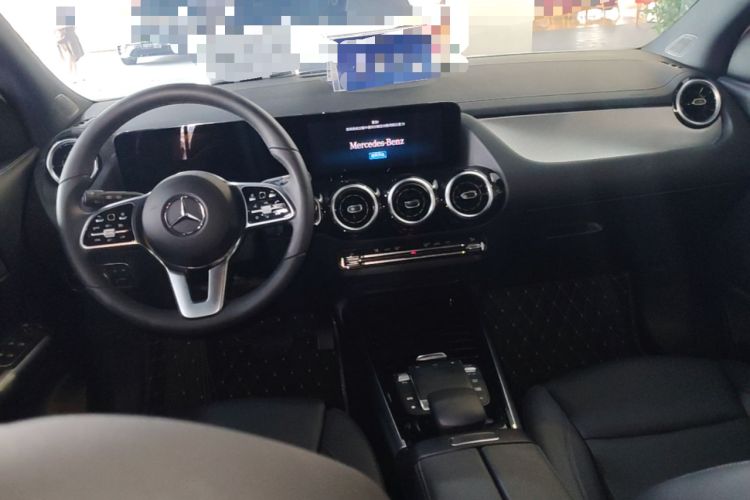 Used Mercedes-Benz GLA 2023 Facelifted GLA 200 Center Console