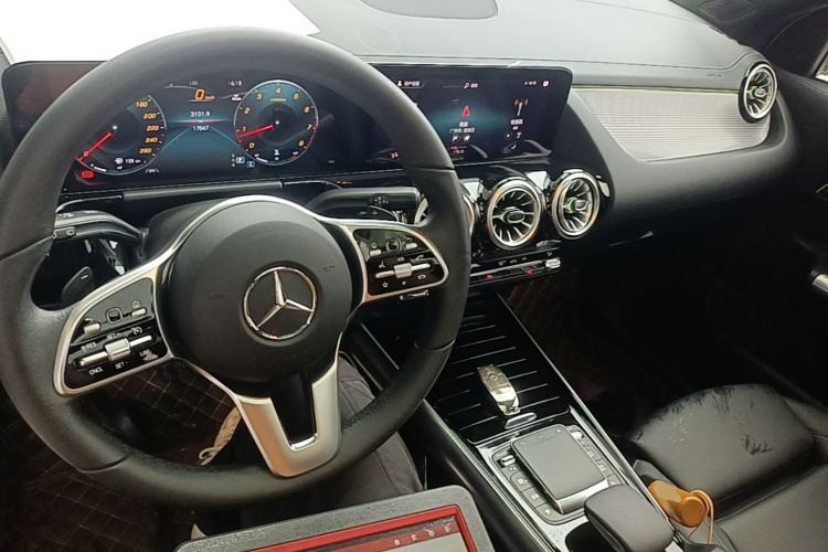Used Mercedes-Benz GLA 2023 GLA 220 Center Console