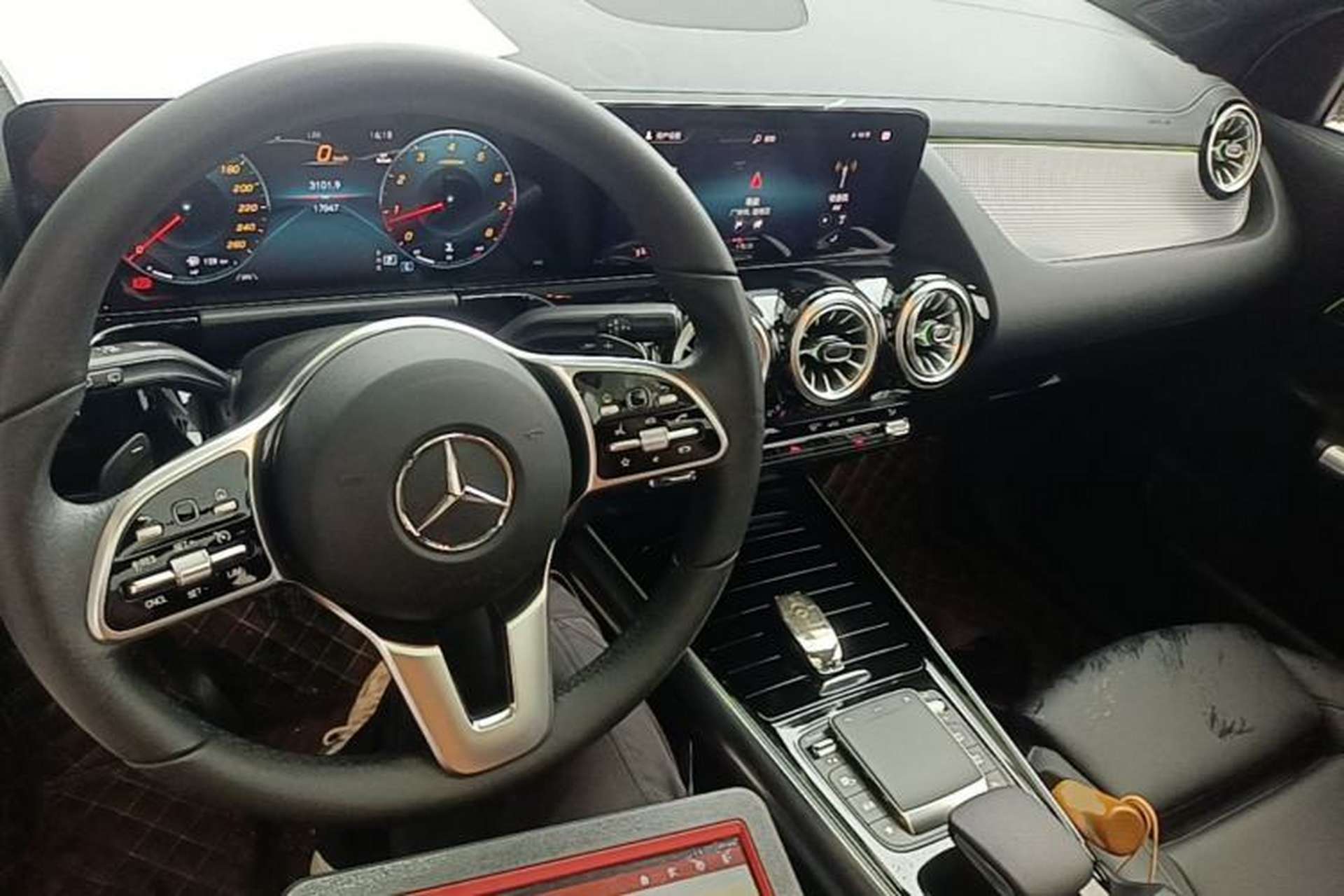 Used Mercedes-Benz GLA 2023 GLA 220 Center Console
