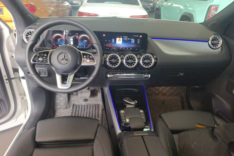 Used Mercedes-Benz GLA 2023 GLA 220 Center Console