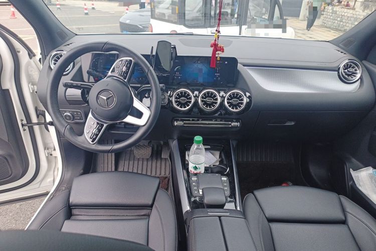 Used Mercedes-Benz GLA 2023 GLA 220 Center Console