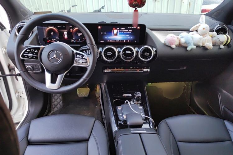 Used Mercedes-Benz GLA 2023 Facelifted GLA 200 Center Console
