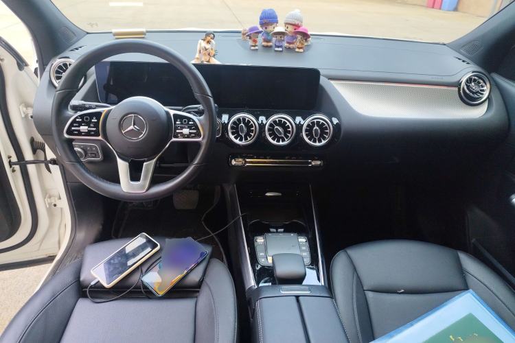 Used Mercedes-Benz GLA 2023 Facelifted GLA 200 Center Console