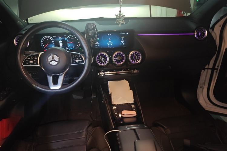 Used Mercedes-Benz GLA 2023 GLA 220 Center Console