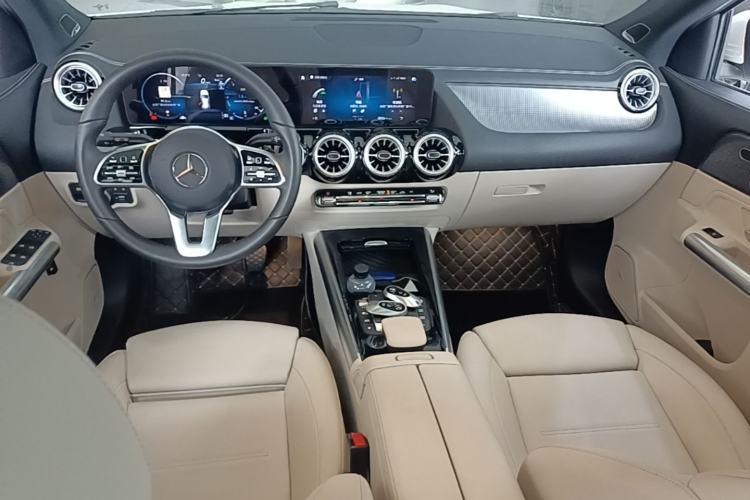 Used Mercedes-Benz GLA 2023 GLA 220 Center Console