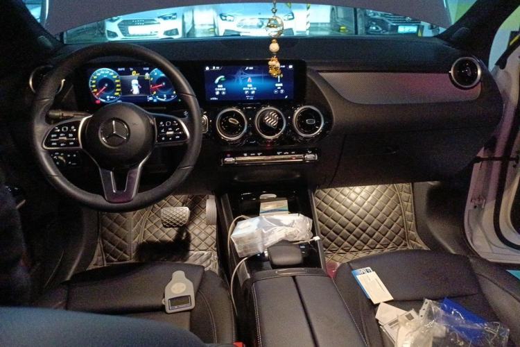 Used Mercedes-Benz GLA 2023 GLA 200 Center Console