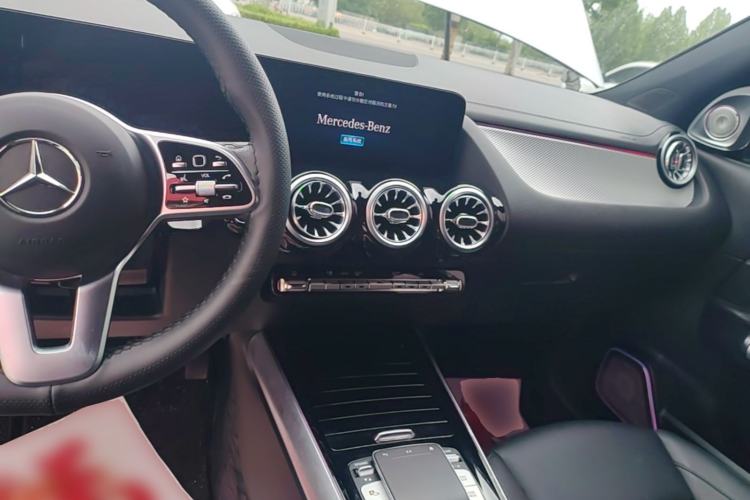 Used Mercedes-Benz GLA 2023 Facelifted GLA 200 Center Console