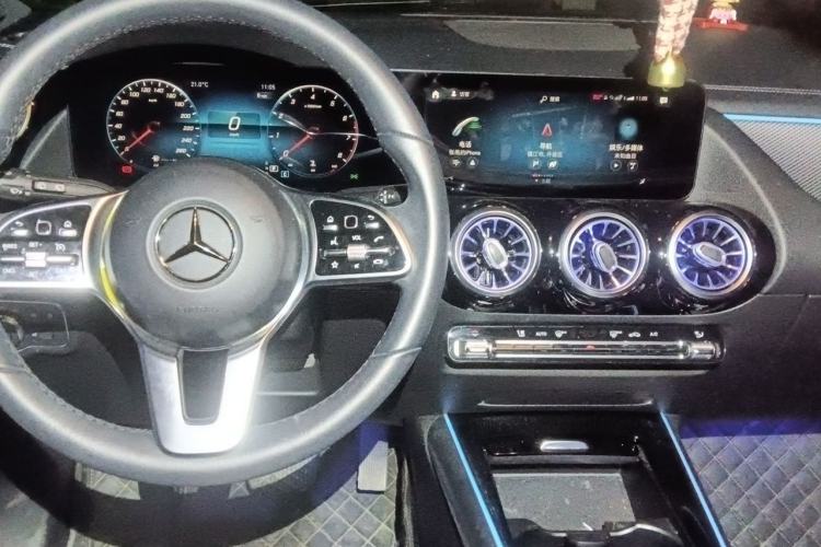 Used Mercedes-Benz GLA 2023 GLA 200 Center Console