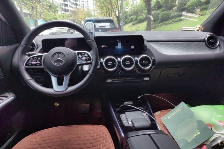 Used Mercedes-Benz GLA 2023 Facelifted GLA 200 Center Console