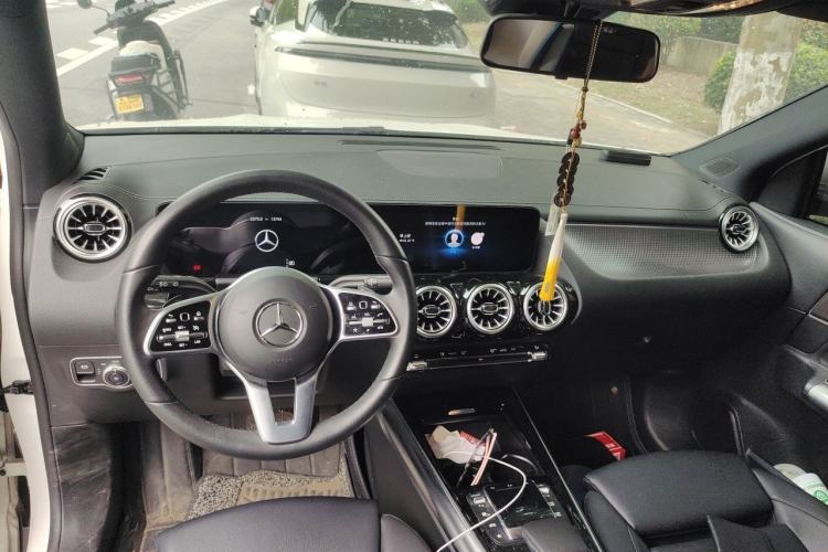 Used Mercedes-Benz GLA 2023 GLA 220 Center Console