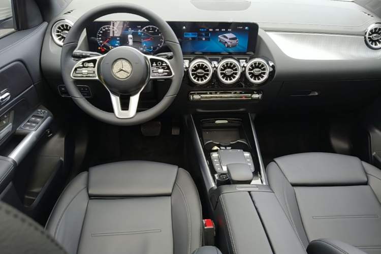 Used Mercedes-Benz GLA 2023 GLA 220 Center Console