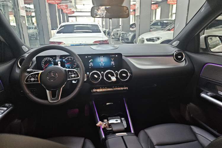Used Mercedes-Benz GLA 2023 GLA 200 Center Console