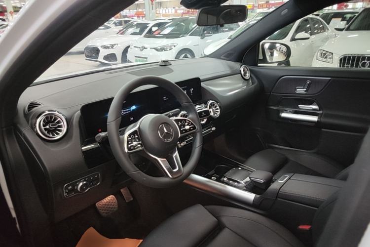 Used Mercedes-Benz GLA 2023 GLA 220 Center Console