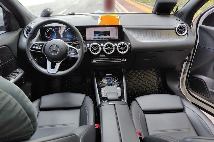 Used Mercedes-Benz GLA 2023 GLA 220 Center Console