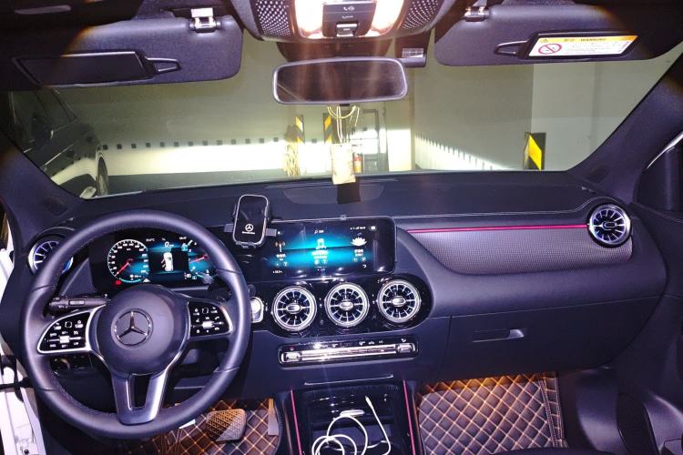 Used Mercedes-Benz GLA 2023 GLA 220 Center Console