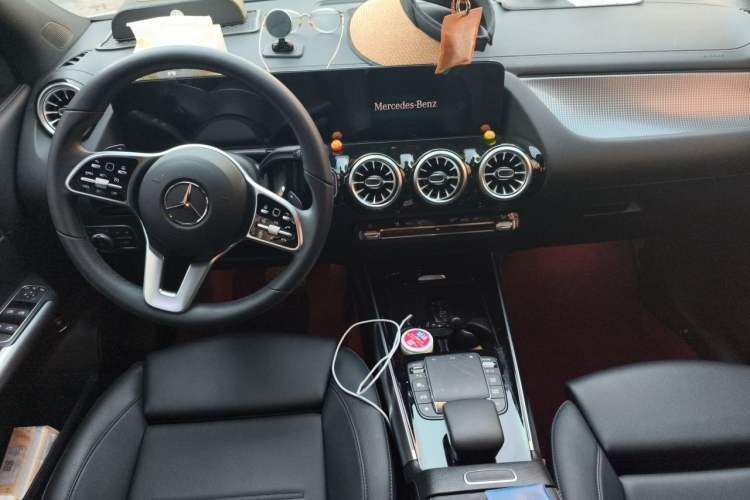 Used Mercedes-Benz GLA 2023 GLA 220 Center Console