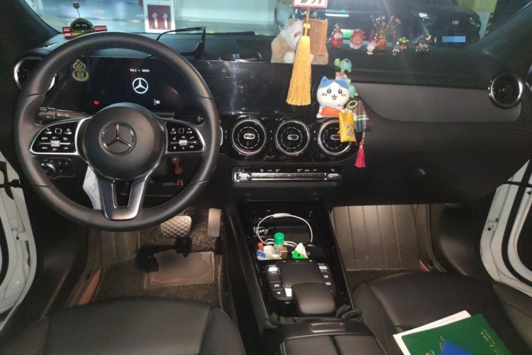 Used Mercedes-Benz GLA 2023 GLA 200 Center Console