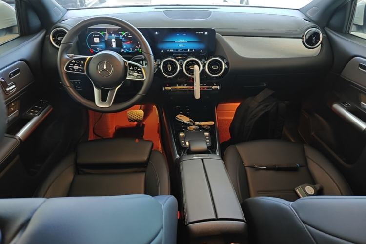 Used Mercedes-Benz GLA 2023 Facelifted GLA 200 Center Console