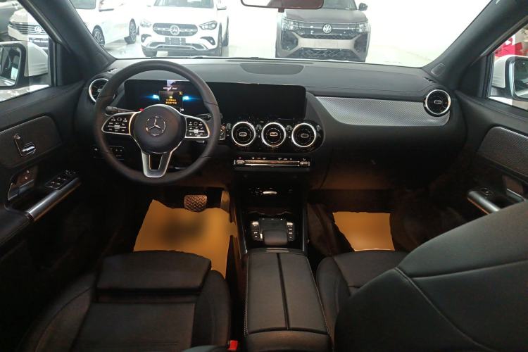 Used Mercedes-Benz GLA 2023 GLA 200 Center Console