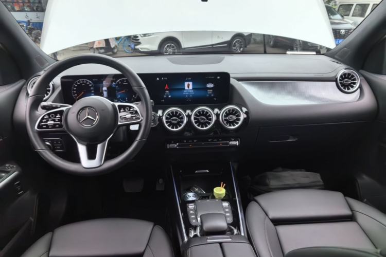 Used Mercedes-Benz GLA 2023 GLA 220 Center Console