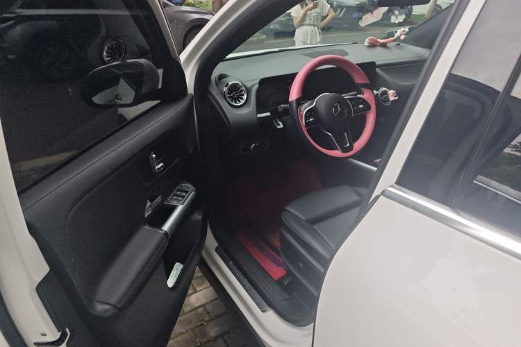 Used Mercedes-Benz GLA 2023 GLA 220 Driver Seat