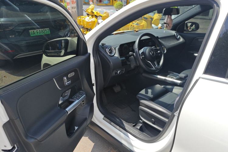 Used Mercedes-Benz GLA 2023 GLA 220 Driver Seat