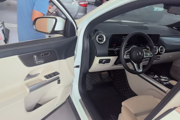 Used Mercedes-Benz GLA 2023 GLA 220 Driver Seat