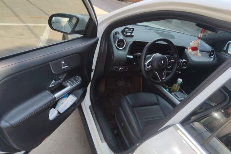 Used Mercedes-Benz GLA 2023 GLA 200 Driver Seat