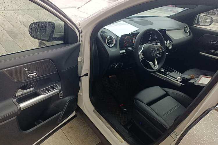 Used Mercedes-Benz GLA 2023 GLA 220 Driver Seat