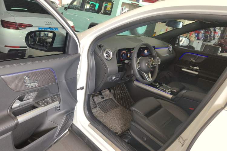 Used Mercedes-Benz GLA 2023 GLA 220 Driver Seat