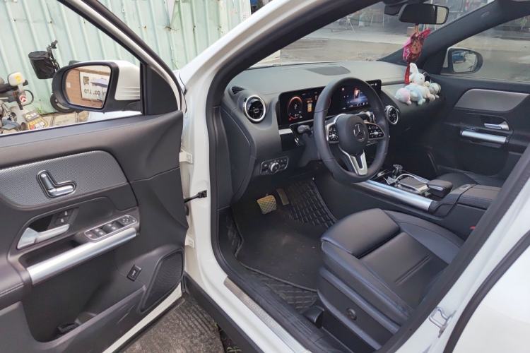 Used Mercedes-Benz GLA 2023 Facelifted GLA 200 Driver Seat