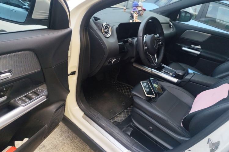 Used Mercedes-Benz GLA 2023 Facelifted GLA 200 Driver Seat